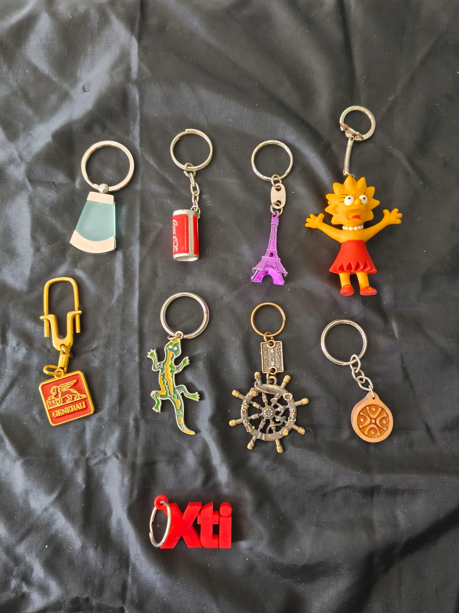 Porta-chaves com diversos temas e designs.